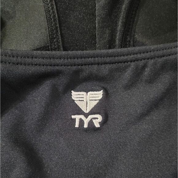 TYR Women’s Solid V-Neck Sheath Plus - Picture 8 of 13